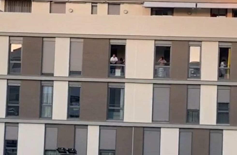 Quiso romper con la cuarentena pero cayó brutalmente desde un segundo piso