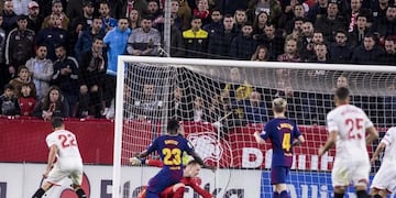 El gol del Mudo ponía arriba al Sevilla sobre el Barcelona\u002E Después entró Leo y el festejo quedó inconcluso\u002E