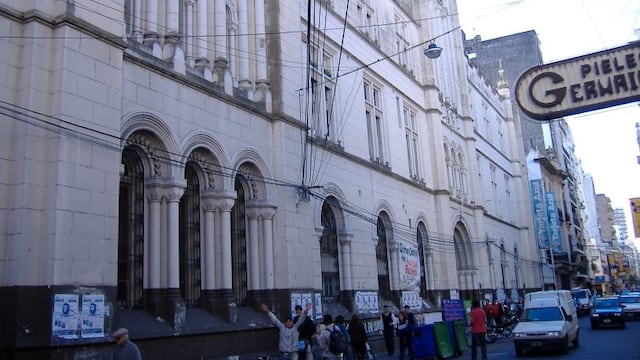 El asalto ocurriu00f3 en la Facultad de Humanidades y Artes de la UNR.