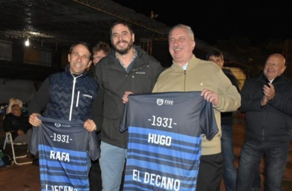 El "Decano" de Oberá celebró el día patrio con el alumbrado nuevo