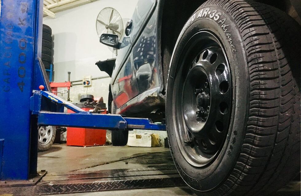 Explotó la cubierta de un tractor y murió el empleado de una gomería