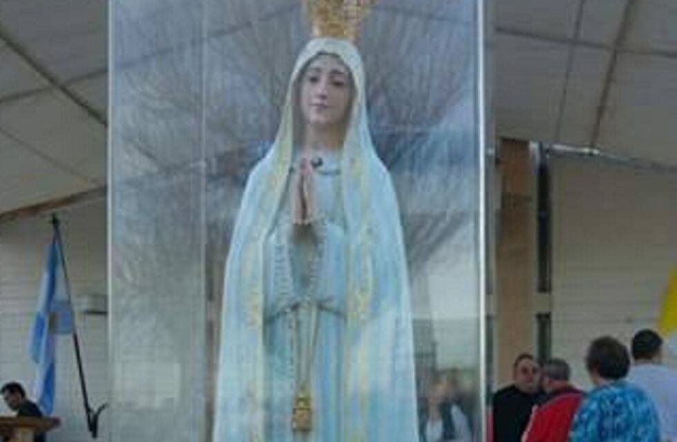 Aseguran que cambió el color del manto en una imagen de la virgen