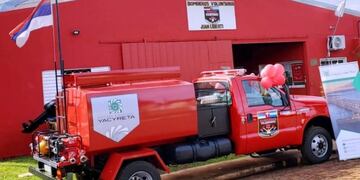 La EBY entregó un camión a BBVV de Candelaria