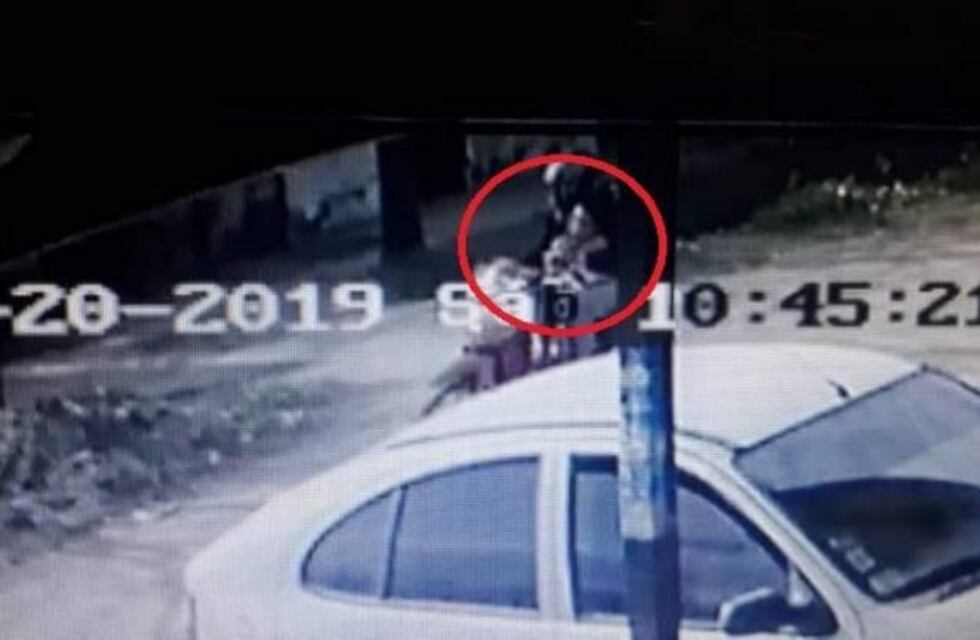 Una cámara de seguridad, captó el momento en que la niña de 9 años era secuestrada