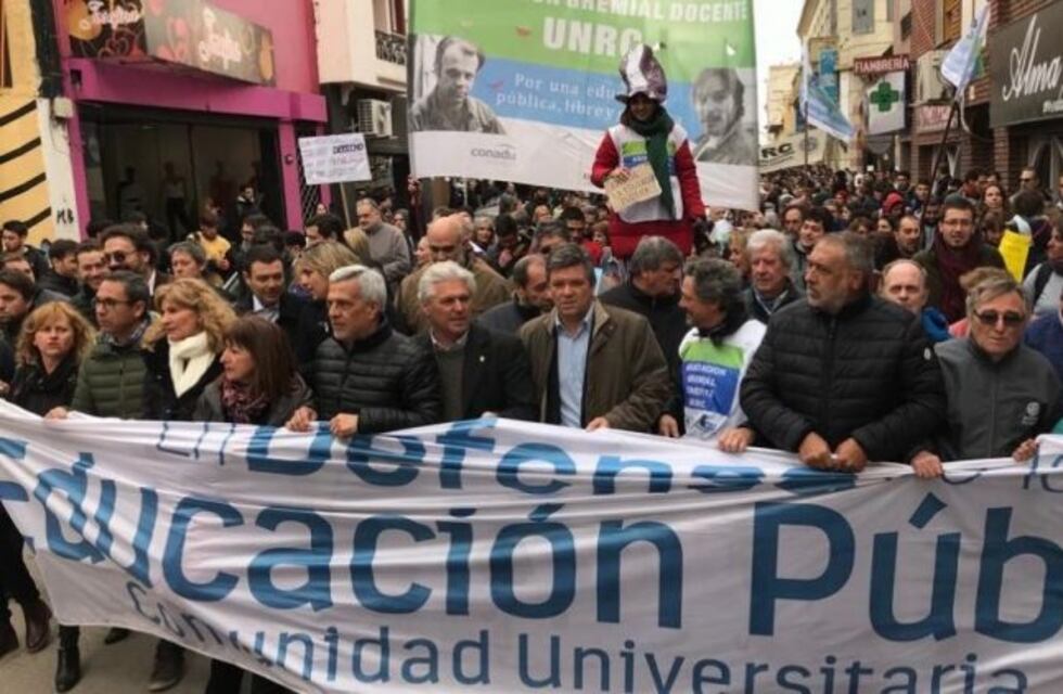 Altísima participación en la marcha por la educación en Río Cuarto