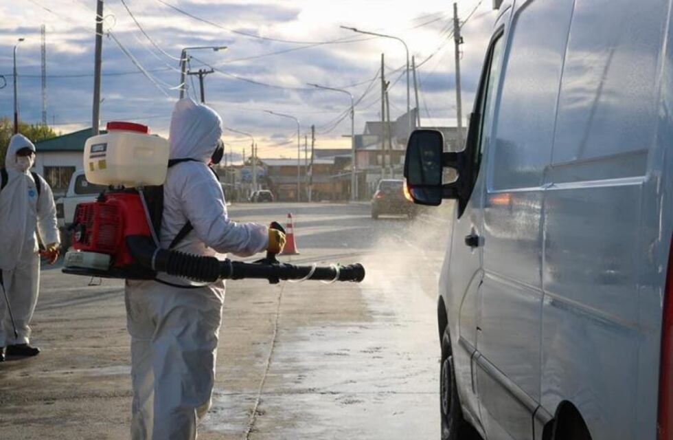 Se realizó la desinfección de vehículos particulares