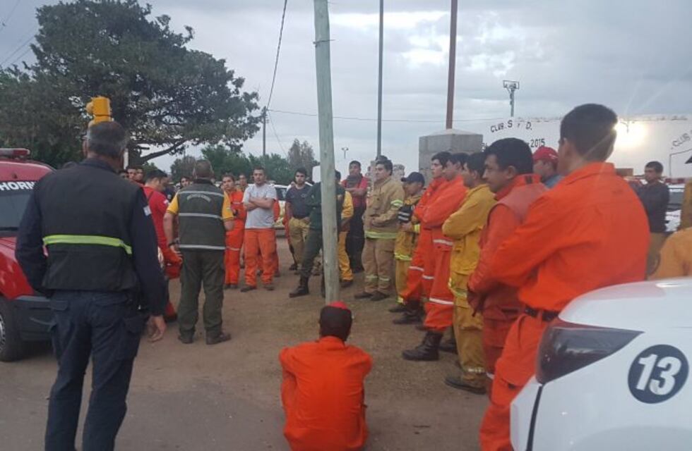 Viento, calor y feroz combate al fuego en Traslasierra