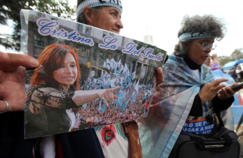 Panorama político nacional: Macri sale a buscar distritos, Cristina tensa el clima social