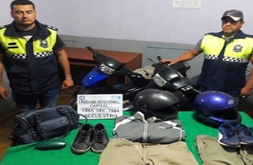 Efectivos policiales secuestraron dos motos y vestimenta tras un violento robo a un bar