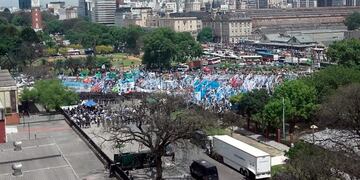 DYN09, BUENOS AIRES, 31/10/2016, PARTIDARIOS KIRCHNERISTAS EN LOS TRIBUNALES DE COMODORO PY... FOTO:DYN
