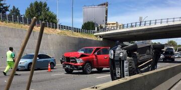 Choque múltiple y vuelco en General Paz y avenida San Martín\u002E