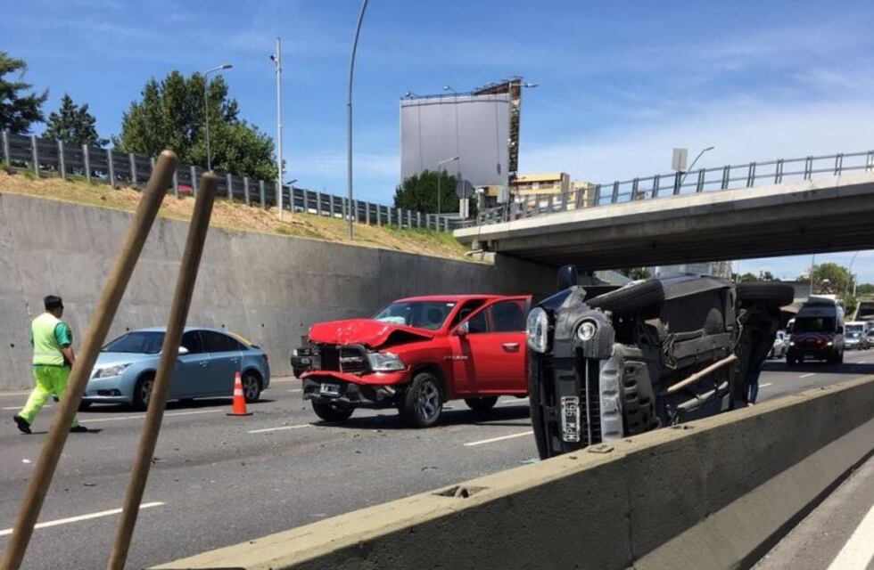 Choque múltiple y vuelco en General Paz y avenida San Martín