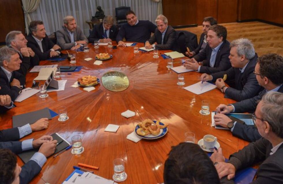 Buscan que los ministerios recorten $1000 millones en viáticos para bajar el déficit fiscal