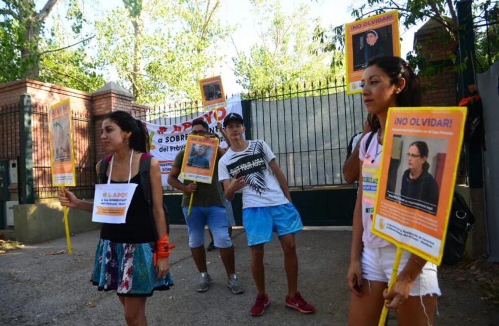 Vigilia de los familiares de víctimas del Próvolo: "Esperamos encontrar algo de paz"