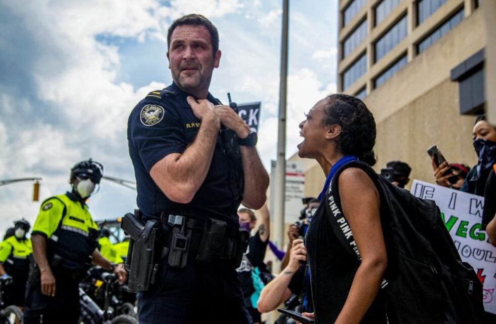 Policías matan a tiros a joven afroamericano en Estados Unidos, en medio de la conmoción por Floyd