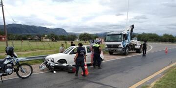 Chocó la moto policial y fue arrastrada unos dos metros\u002E Pasó en San Luis\u002E