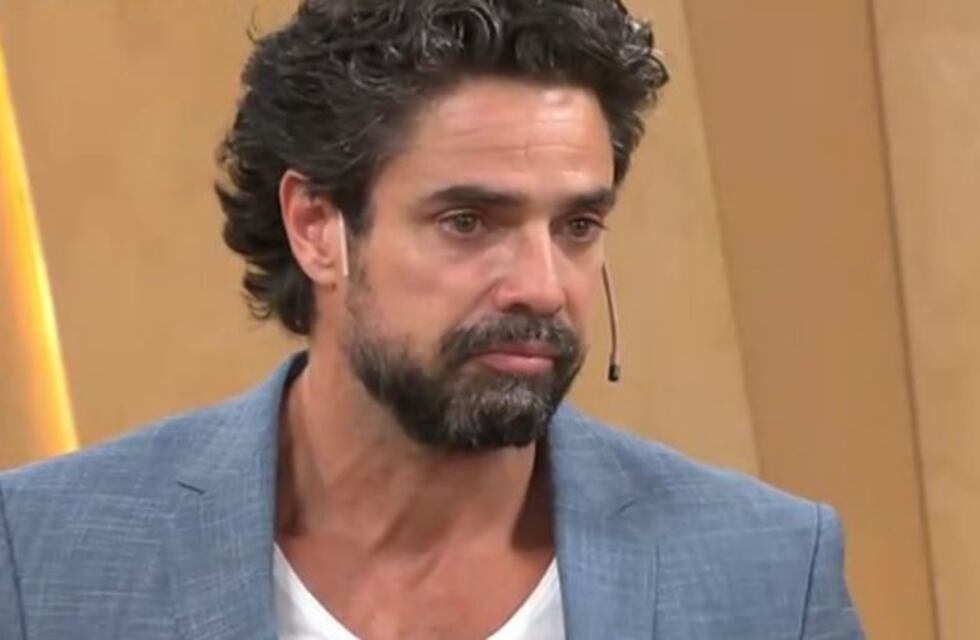 Luciano Castro contó cómo fue la charla con su hijo cuando se viralizaron sus fotos hot y se emocionó