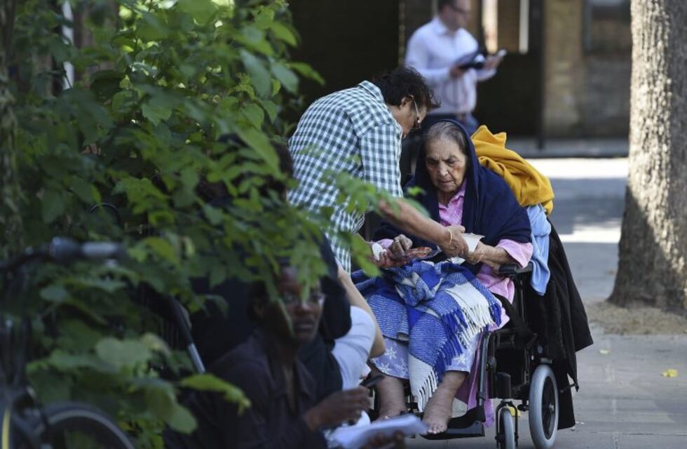 El relato de un sobreviviente del incendio de Londres: "La gente saltaba desde las ventanas"