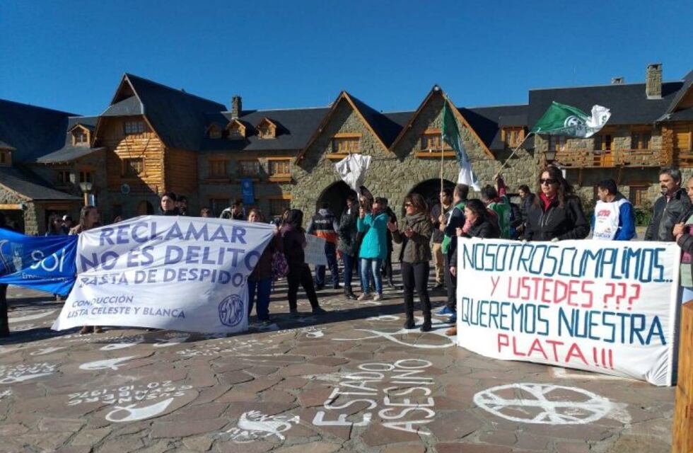 Los profesionales de la salud llevaron su protesta al centro cívico