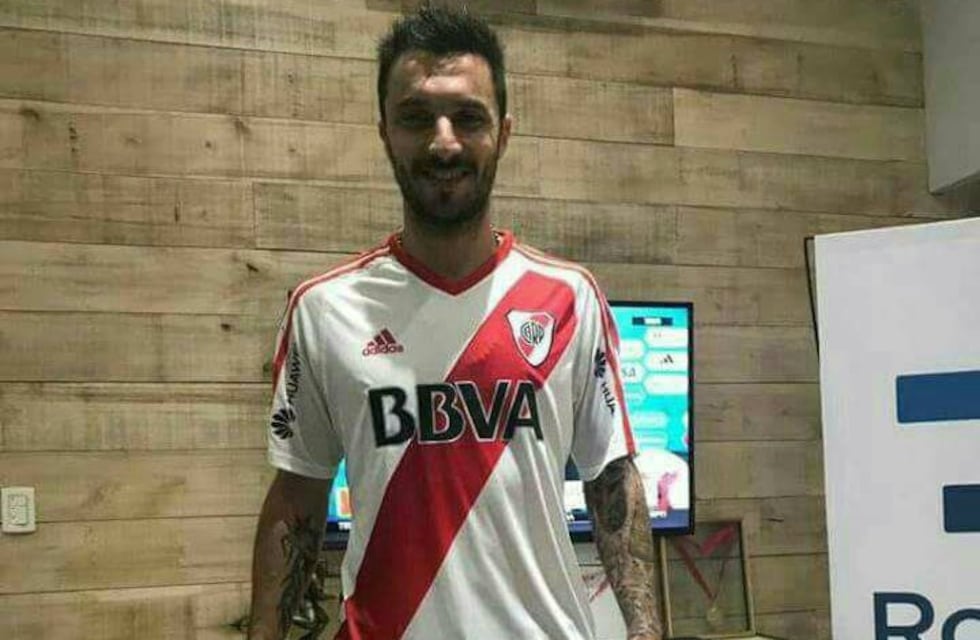 Nacho Scocco posó por primera vez con la camiseta de River