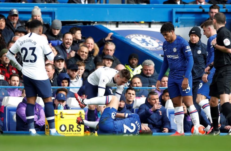 Giovani Lo Celso zafó por un error del VAR tras un planchazo ante Chelsea