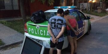 Quisieron llevarse un televisor del boliche Sobremonte pero los detuvo la policía (Foto: Ahora Mar del Plata)