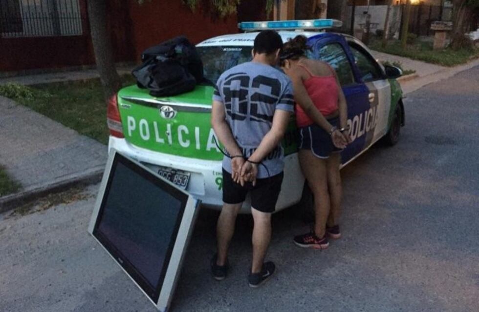 Quisieron llevarse un televisor del boliche Sobremonte pero los detuvo la policía