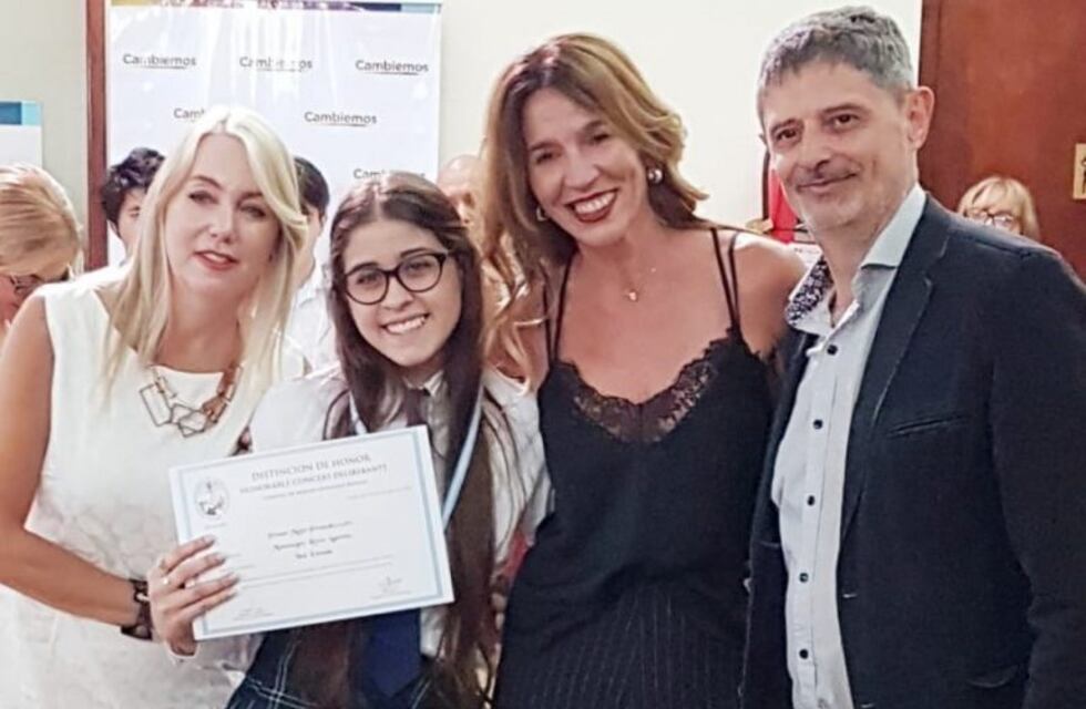 Entregaron reconocimientos a alumnos con  mejores promedios de Coronel Rosales