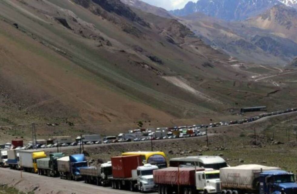 Paso a Chile: Camioneros enojados por posibles restricciones