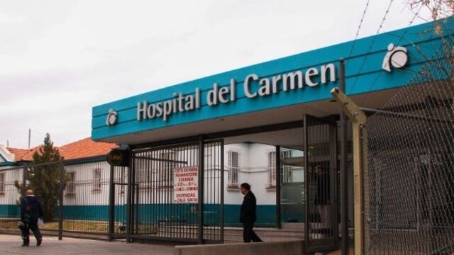 La víctima fue trasladada al Hospital del Carmen donde se recupera de la herida de bala en una pierna.
