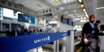 United Airlines tuvo que cancelar los vuelos baratísimos de Santiago de Chile a Sidney que puso en venta online\u002E / AFP PHOTO / Joshua LOTT