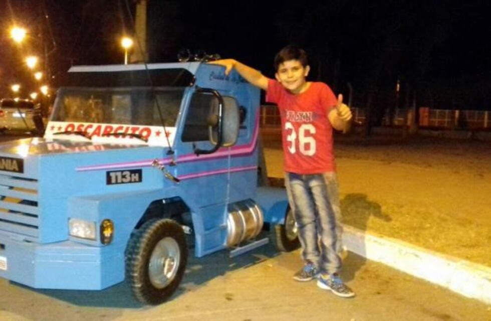 La Banda: Un camionero le construyó a su hijo un camión en escala que es furor
