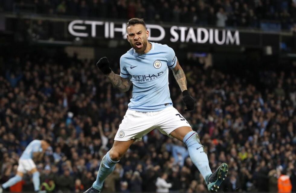 Pep Guardiola elogió a Nicolás Otamendi y lo comparó con un superhéroe