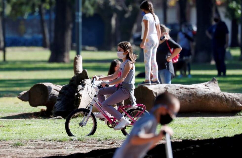 Infectólogos alertan sobre una "segunda ola" de contagios en relación a las políticas sanitarias