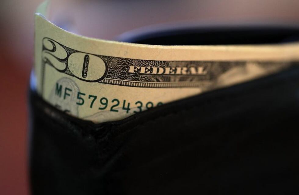 Se profundizó la baja del dólar y cerró la semana a $37,80 en el Banco Nación