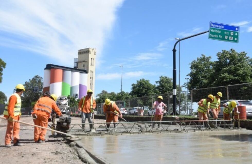 Cortan la circulación por avenida Illia para avanzar con la doble traza de avenida de la Costa