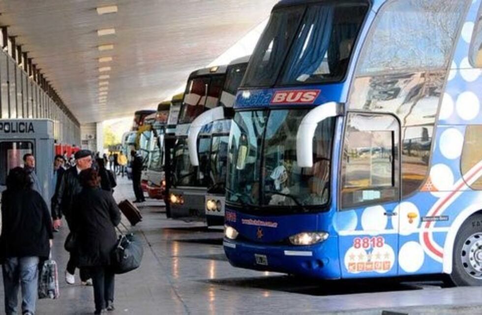 UTA levantó el paro y vuelven a circular los micros de larga distancia