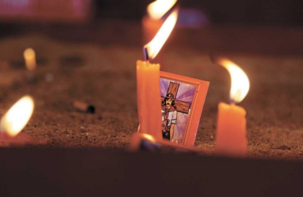 Le prendió una vela al Gauchito Gil y provocó un incendio en su casa