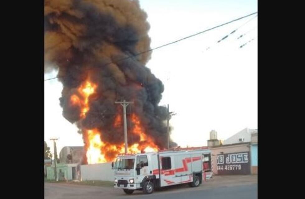 Imponente incendio y explosión en Gualeguay