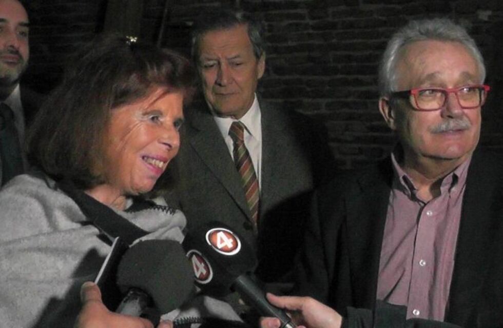 El consejero de la Embajada de España recorrió las obras del teatro de la Asociación