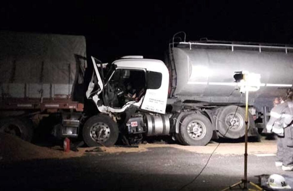 Fuerte choque de camiones en la ruta 35