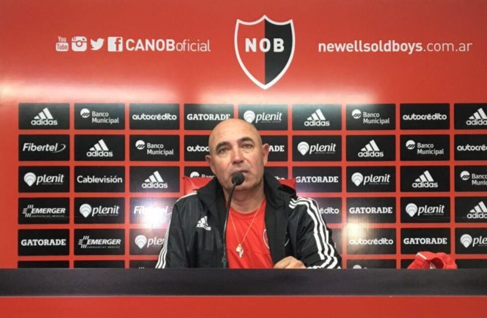 Llop: "Lo que me deja tranquilo es que estamos cerca de ganar"