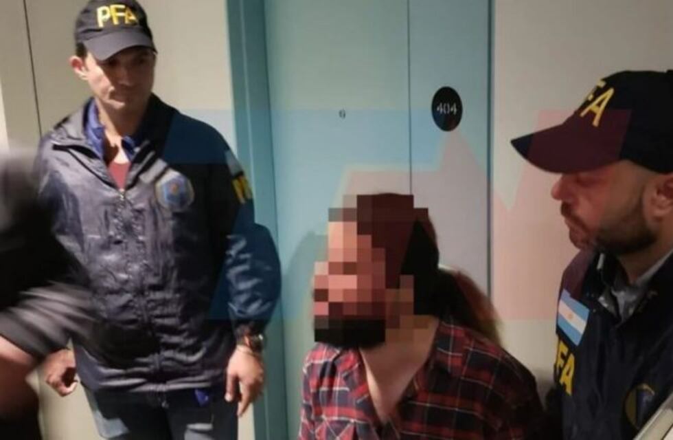 Los agentes de migraciones que dejaron ingresar a los iraníes fueron separados de su cargo