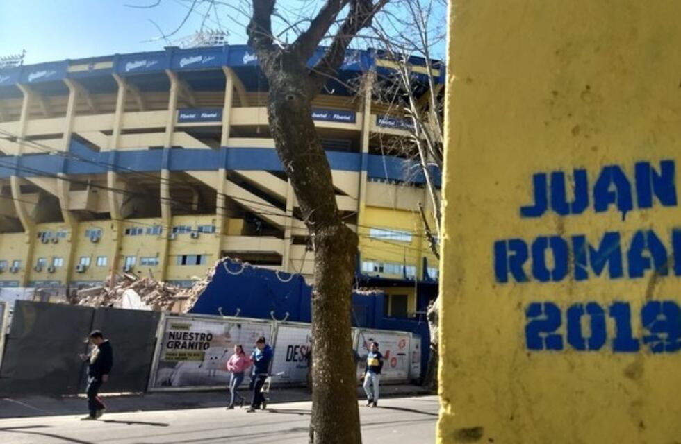 "Juan Román 2019", las llamativas pintadas en los alrededores de la Bombonera