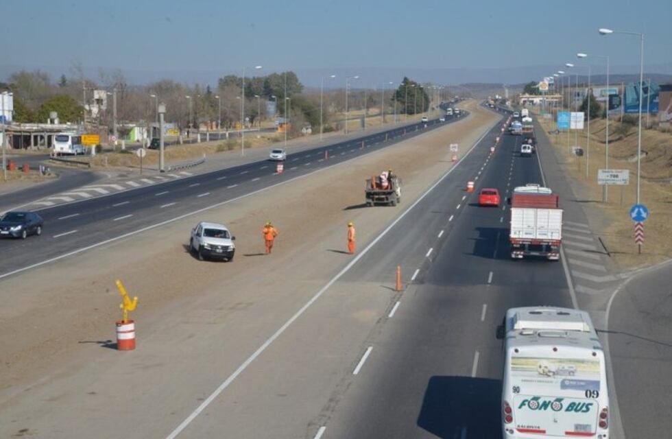 Autopista Córdoba-Carlos Paz: antes del inicio de temporada, tendrá tres carriles en todo su recorrido