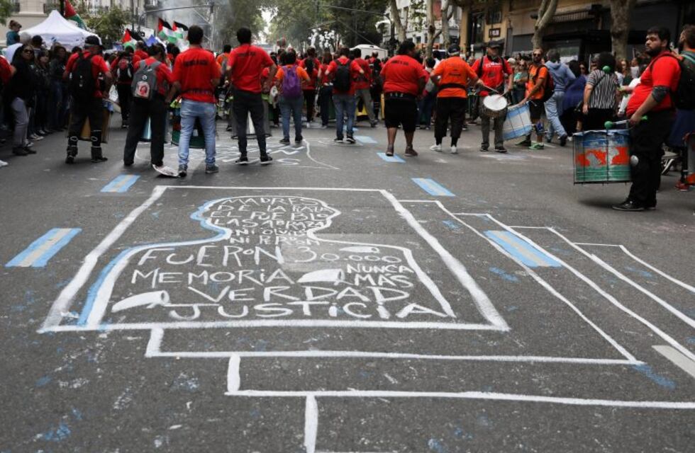 Piden separar a funcionario municipal que reivindicó los crímenes de la dictadura