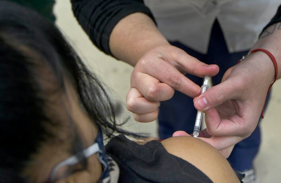 Coronavirus en Córdoba: inmunólogo dice que se puede combinar vacunas