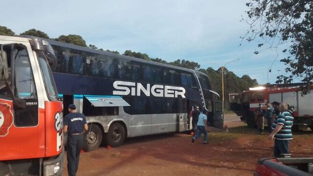 Principio de incendio en un colectivo de larga distancia en el acceso de Puerto Piray