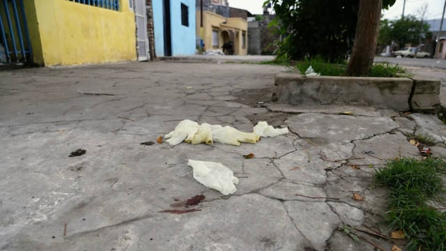 La policía encontró el mensaje intimidatorio cerca de la esquina de Esmeralda y Presidente Quintana.