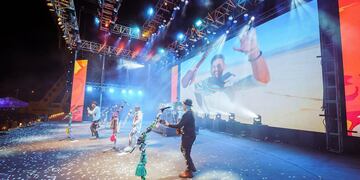 Un intenso show de jerarquía internacional ofrece todas las noches el grupo Los Tekis en el festival de la Ciudad Cultural.